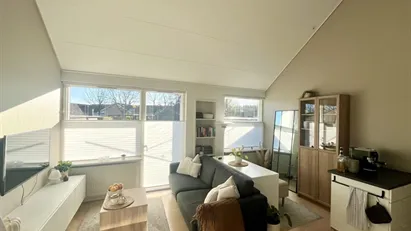 Charmerende lys andelsbolig, med åben førstesal/stor hems