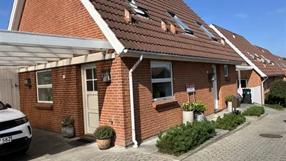 Charmerende bolig i 2 plan