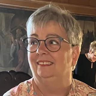 Meget gerne i Svogerslev, ønsker andelsbolig i ét plan, min. 3 værelser