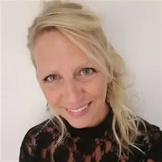 Vil gerne tæt på job. Er født i Roskilde og boet der. Vil så gerne tilbage, tættere på job, famil...